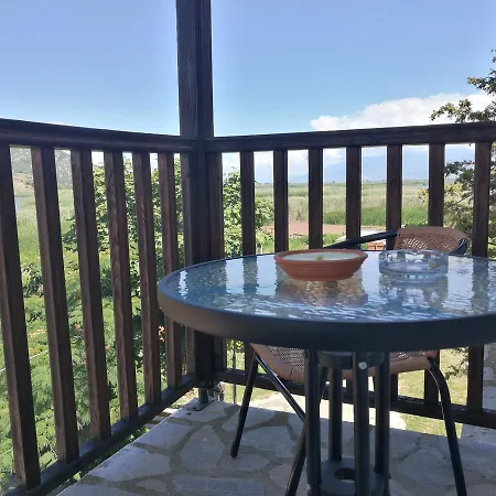 Πανσιόν Agios Achillios 3*